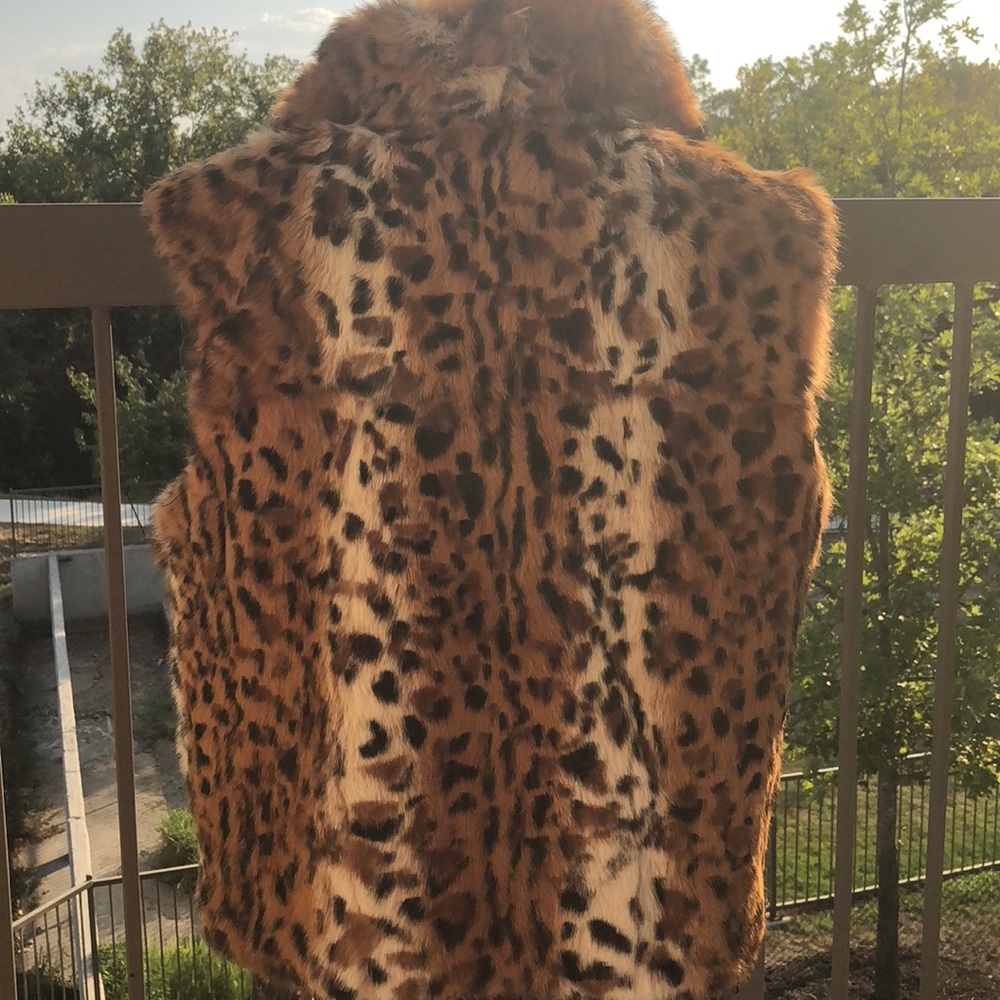 Adrienne Landau Leopard Print Fur Vest - Picture 6 of 6